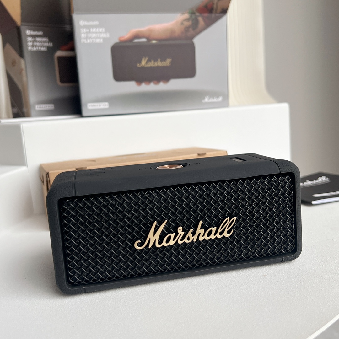 黑金色MARSHALL EMBERTON马歇尔蓝牙音箱防水便携音响重低音炮小钢炮紧凑精悍 狂野响亮 逾20小时无线续航 EMBERTON是一款Marshall便携音箱 小巧的身躯蕴藏着巨大的能量 响亮