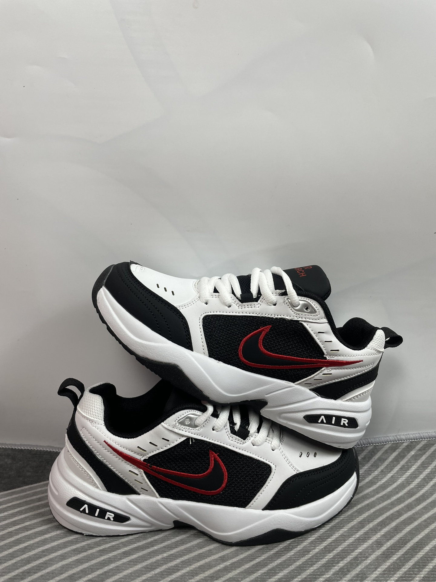 Nk Air Monarch 4 Cool Grey 网布皮革 时尚 舒适休闲 运动 透气轻便 低帮 老爹鞋 白黑红 码数36-44 带气垫 w26黑红