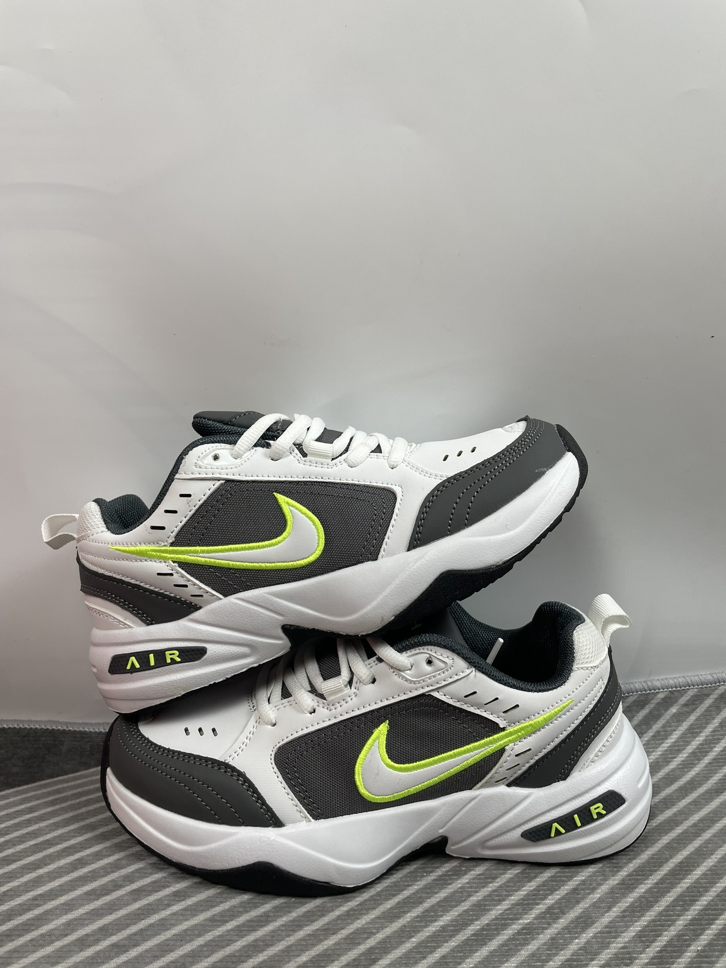 Nk Air Monarch 4 Cool Grey 网布皮革 时尚 舒适休闲 运动 透气轻便 低帮 老爹鞋 黑荧光绿 码数36-44 带气垫 w26白灰绿