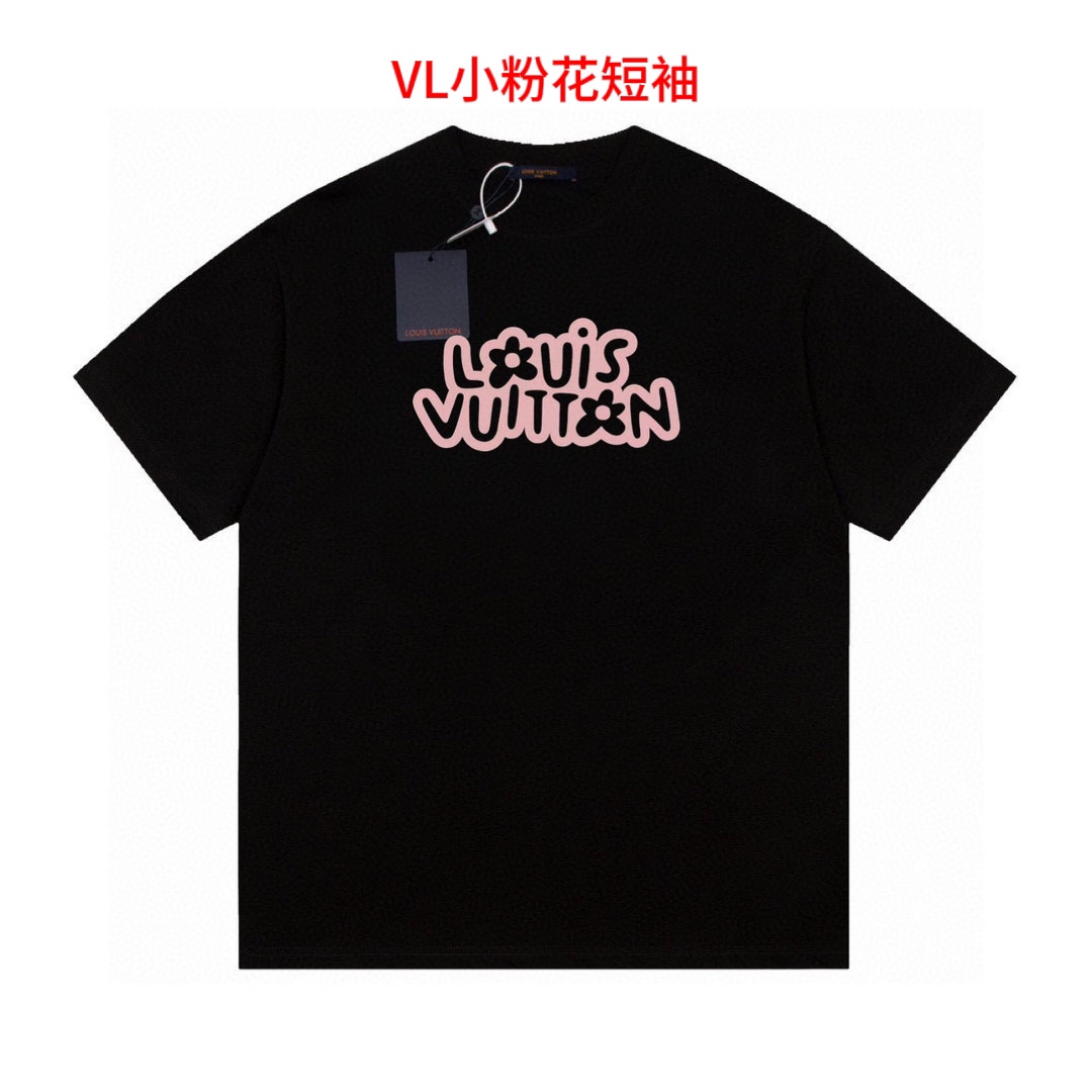 VL小粉花短袖新疆棉200克 七天无理由退换 新增260克支持文化服 班服 活动图案定制- Louis Vuitton/路易威登限定款粉色小花LOGO休闲短袖T恤- 颜色：黑色 白色- 尺码：如下- 