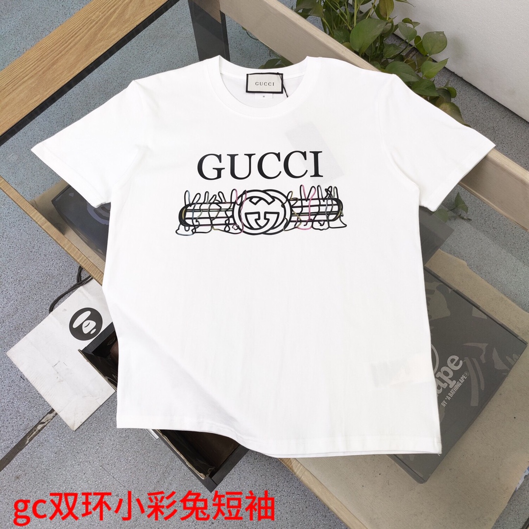 gc双环小彩免短袖2023春夏新款Gucci古驰中国新年系列兔子标识图案印花休闲情侣圆领短袖T恤，独一无二的活性环保面料染色，面料采用200克重的纯棉爽滑面料，质量保证、原厂面料、定制定染、包浆印刷环