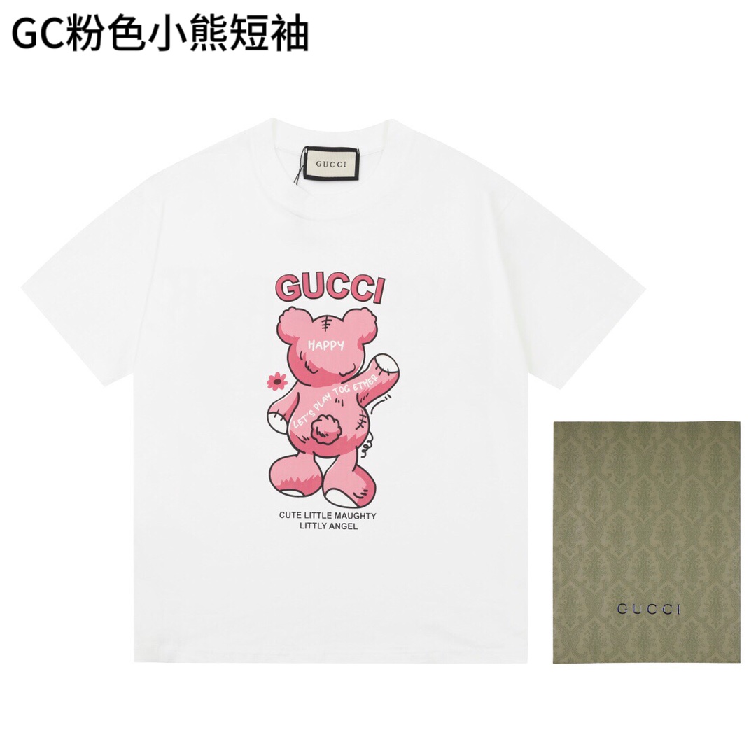 GC粉色小熊短袖GUCCI古驰2023粉色小熊春夏最新短袖！！专柜最新款！ 官网上新！！采用纯棉面料质感满满。Si