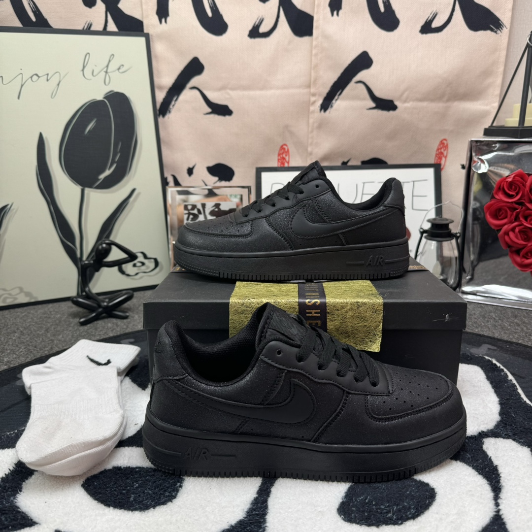 Nike Air Force 1 Low 黑满天星 尺码：36-44 男女现货