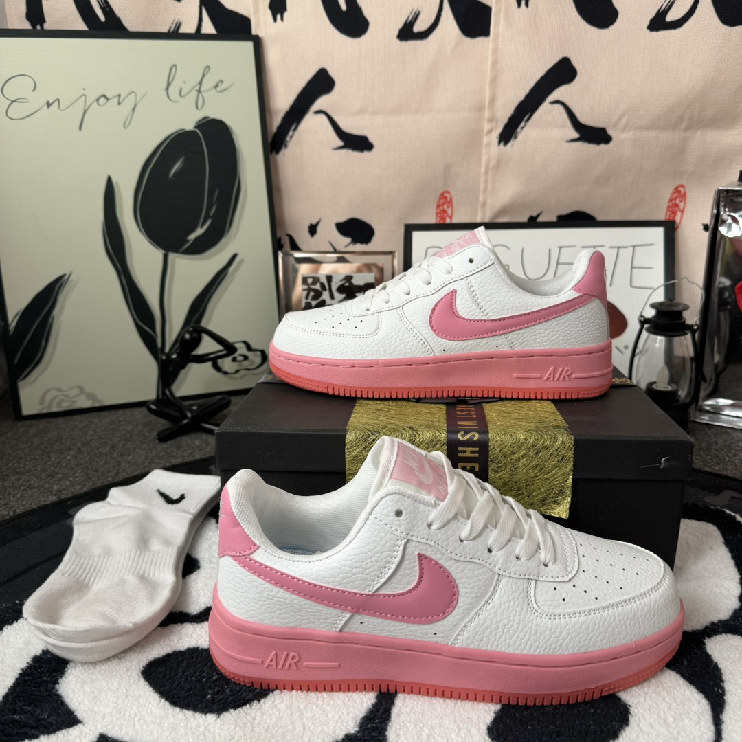 Nike Air Force 1 Low 白粉 尺码：36-40女码现货