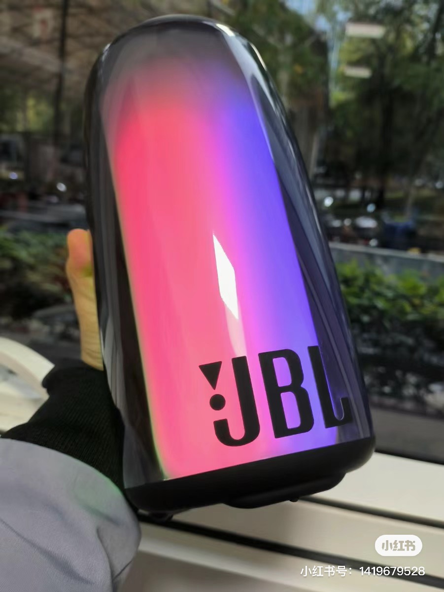 jblpulse7脉动7(麦克风版）和（无麦克风版）支持串联 灯光随音乐节奏跳动  音乐脉动6代 360度全透明款式 便携式蓝牙音箱 全面屏炫彩小音箱  低音炮 桌面音响售后退换条件：产品都是全新产品